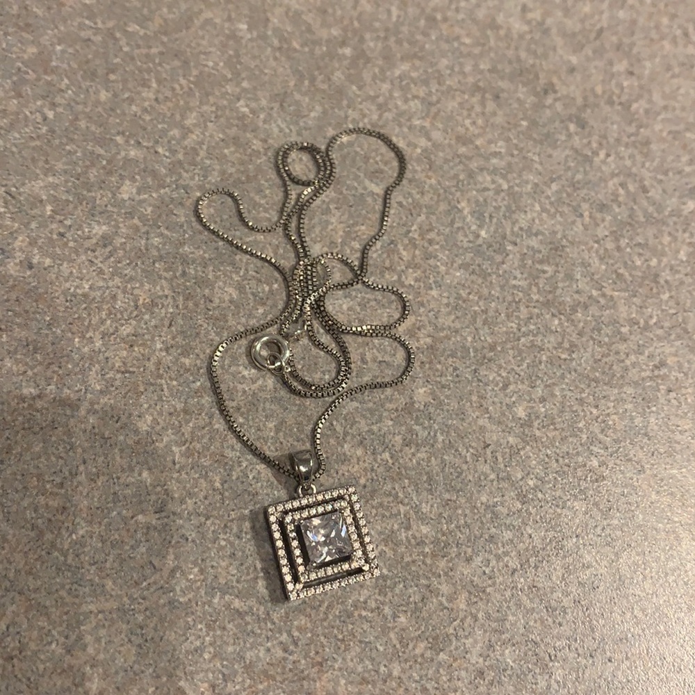 Silver necklace with semiprecious stone